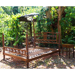 Barlet twist 4 poster bed,  King size