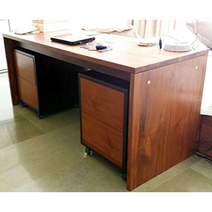 Modern 3 plate desk